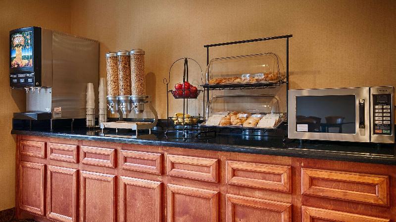 בית מלון כפרי Best Western Inn & Suites Cleveland