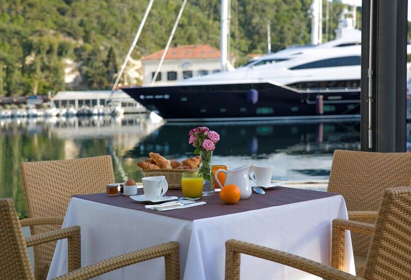 Best Western Hotel Du Roy D Aragon