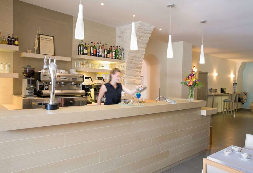 Best Western Hotel Du Roy D Aragon