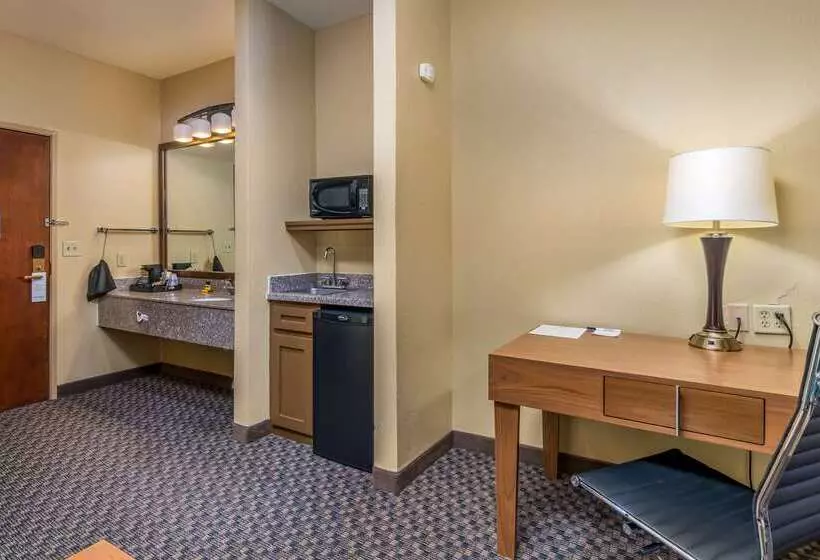 호텔 Best Western Plus Shamrock Inn & Suites