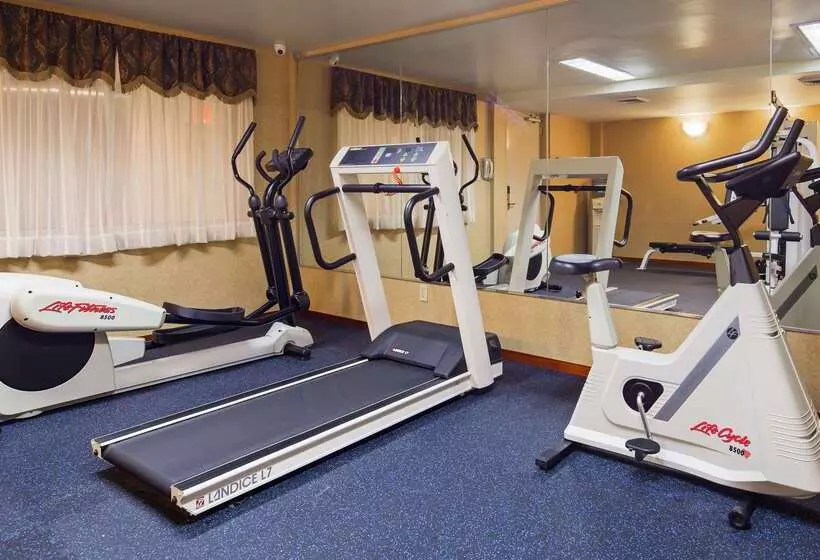 בית מלון כפרי Best Western Queens Court