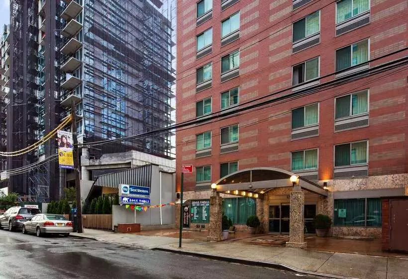 בית מלון כפרי Best Western Queens Court