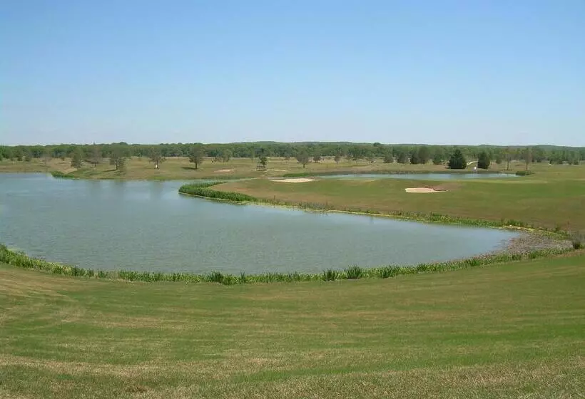 Отель Best Western Red River Inn & Suites