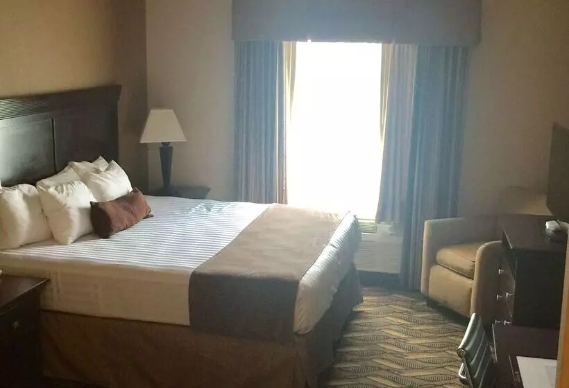Отель Best Western Red River Inn & Suites