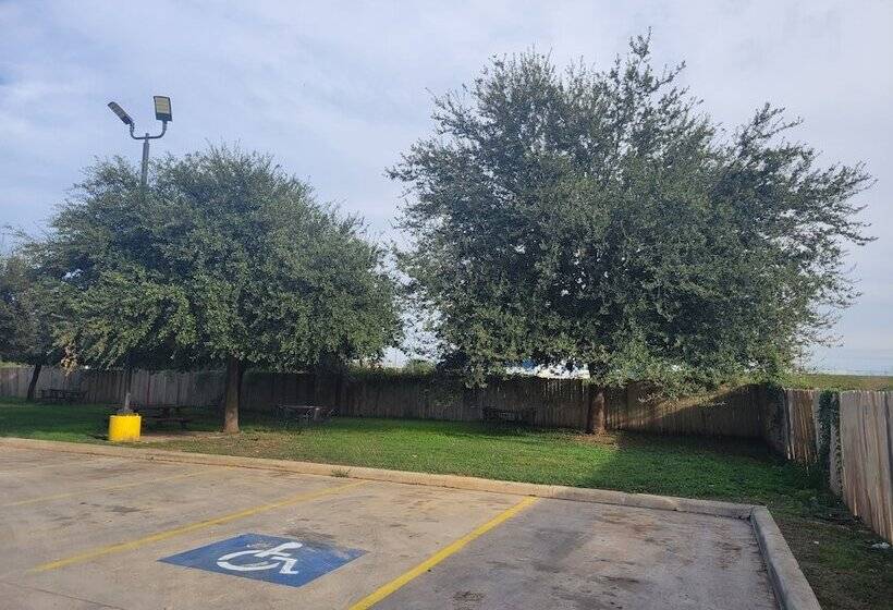 ホテル Cotulla Whitten Inn