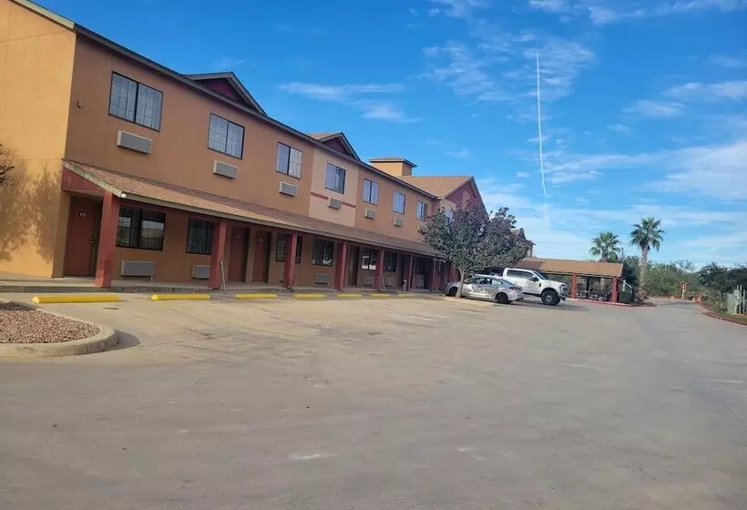 בית מלון כפרי Cotulla Whitten Inn