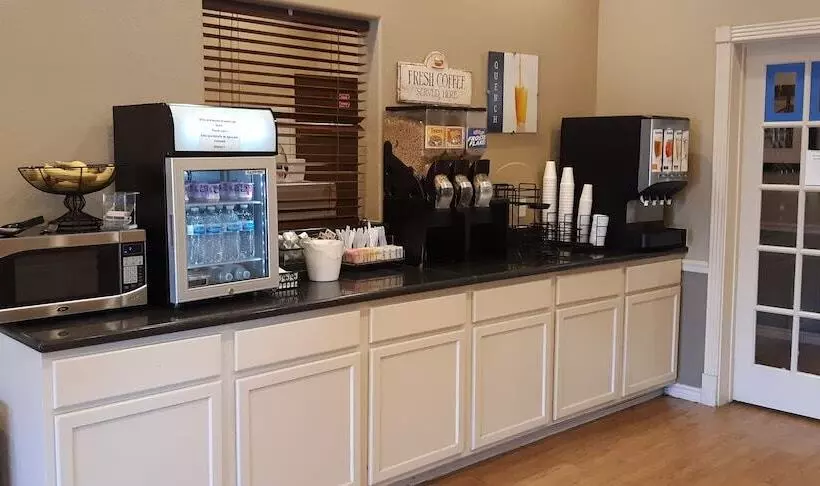 בית מלון כפרי Cotulla Whitten Inn