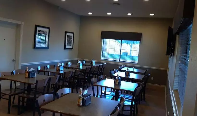 בית מלון כפרי Cotulla Whitten Inn