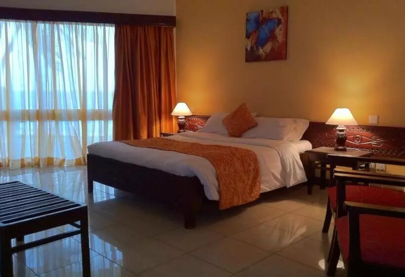 هتل Kenya Bay Beach