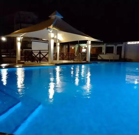 هتل Kenya Bay Beach