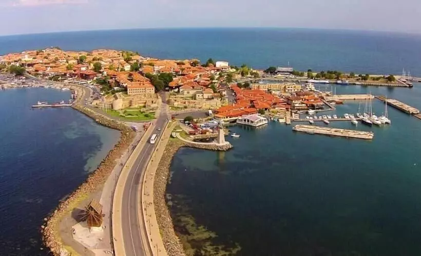 Lotus Family Hotel   Free Parking