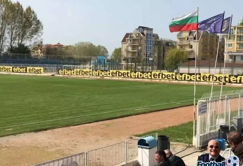 Lotus Family Hotel   Free Parking