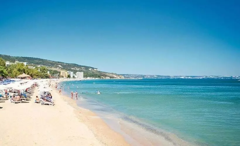 Lotus Family Hotel   Free Parking