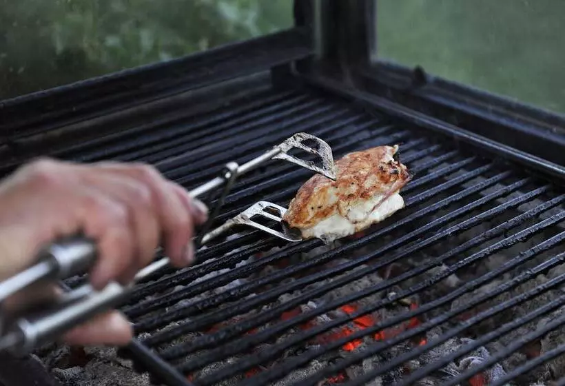 Lotus Family Hotel   Free Parking