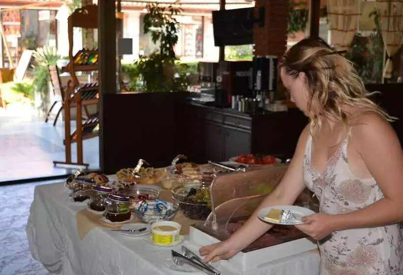 Lotus Family Hotel   Free Parking