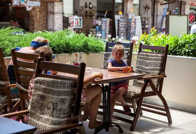 Lotus Family Hotel   Free Parking