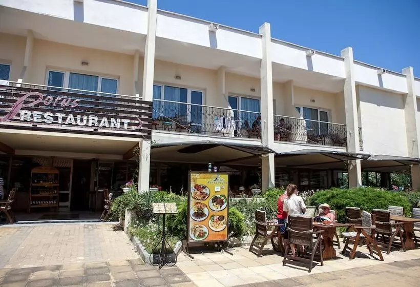 Lotus Family Hotel   Free Parking