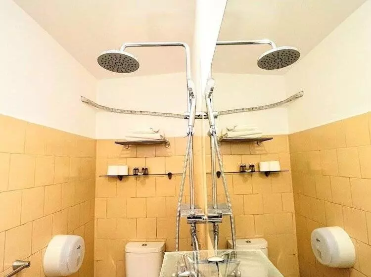 Lotus Family Hotel   Free Parking