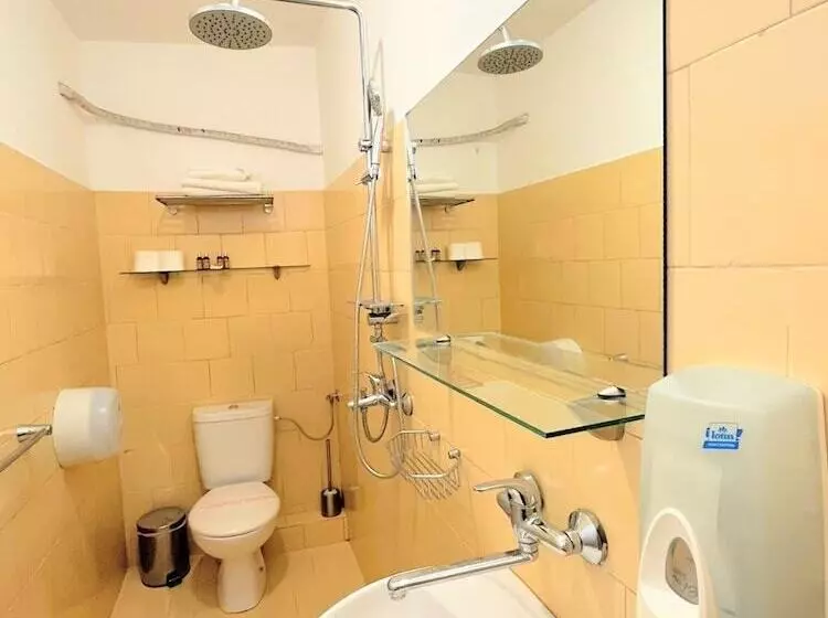 Lotus Family Hotel   Free Parking