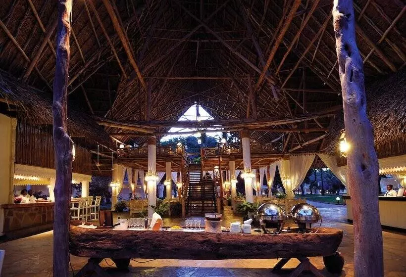 استراحتگاه Sandies Tropical Village