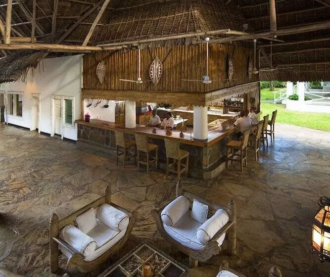 استراحتگاه Sandies Tropical Village