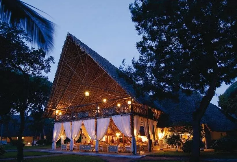 استراحتگاه Sandies Tropical Village