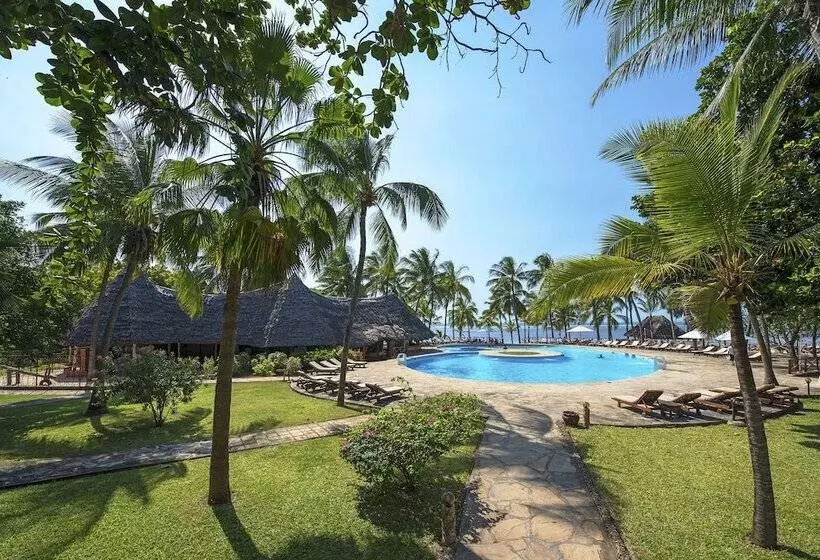 استراحتگاه Sandies Tropical Village