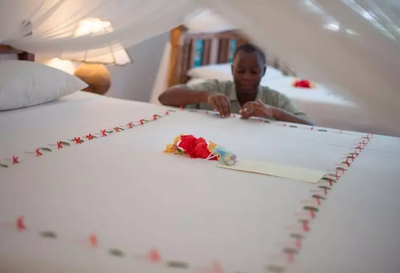 استراحتگاه Sandies Tropical Village