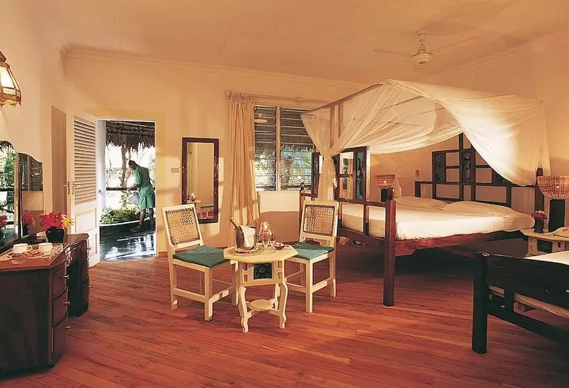 استراحتگاه Sandies Tropical Village