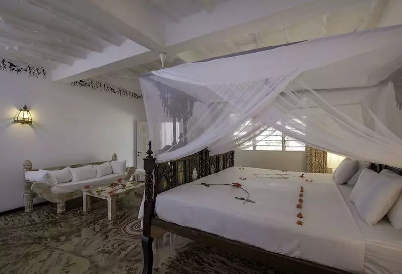 استراحتگاه Sandies Tropical Village