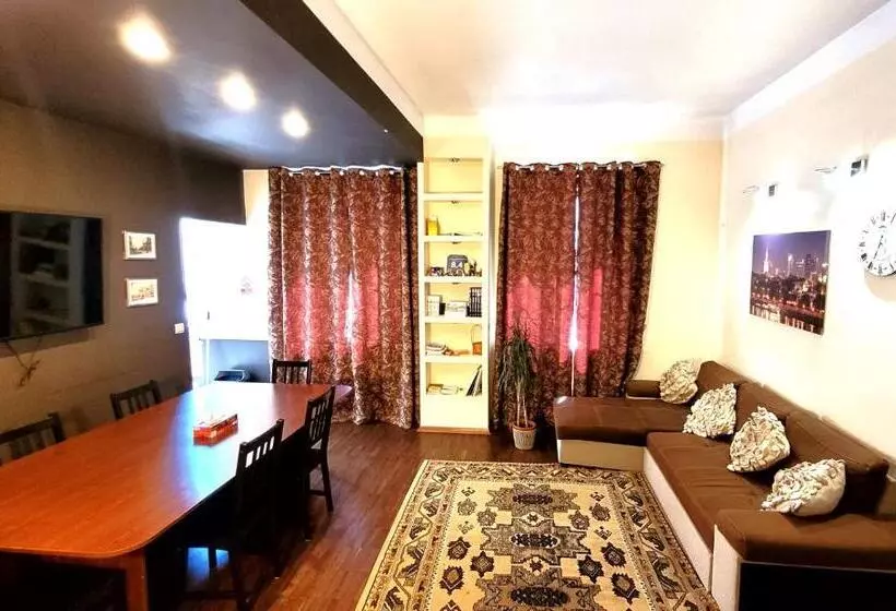 تختخواب و صبحانه Chmielna Guest House