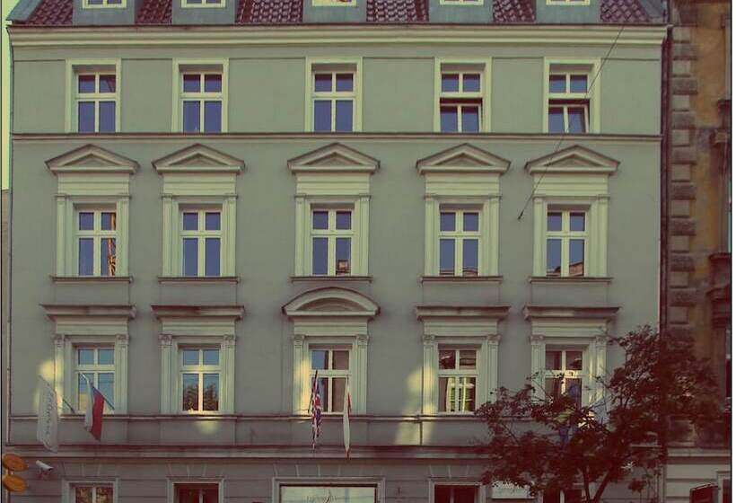 Explorer Hostel & Apartment Stare Miasto Old Town 24h #don T Be A Tourist, Be An Explorer!