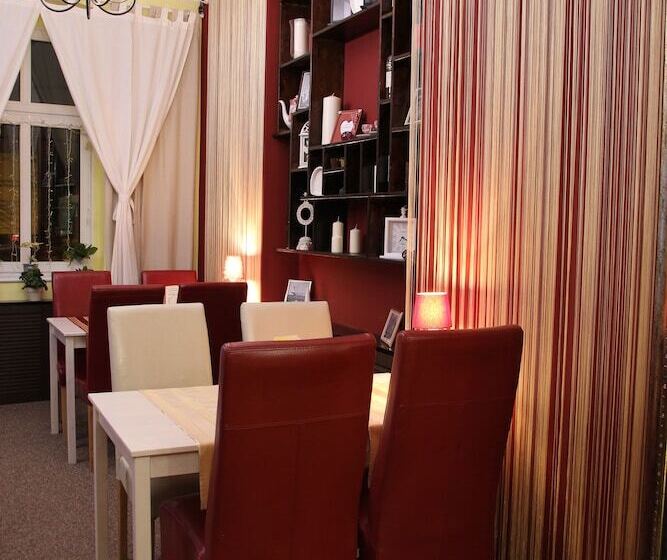 Explorer Hostel & Apartment Stare Miasto Old Town 24h #don T Be A Tourist, Be An Explorer!