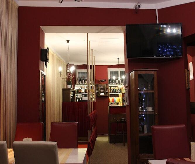 Explorer Hostel & Apartment Stare Miasto Old Town 24h #don T Be A Tourist, Be An Explorer!