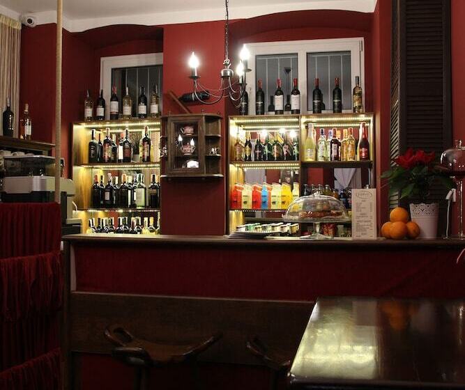 Explorer Hostel & Apartment Stare Miasto Old Town 24h #don T Be A Tourist, Be An Explorer!