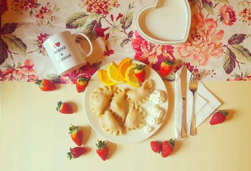 Explorer Hostel & Apartment Stare Miasto Old Town 24h #don T Be A Tourist, Be An Explorer!