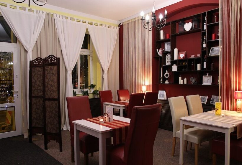 Explorer Hostel & Apartment Stare Miasto Old Town 24h #don T Be A Tourist, Be An Explorer!