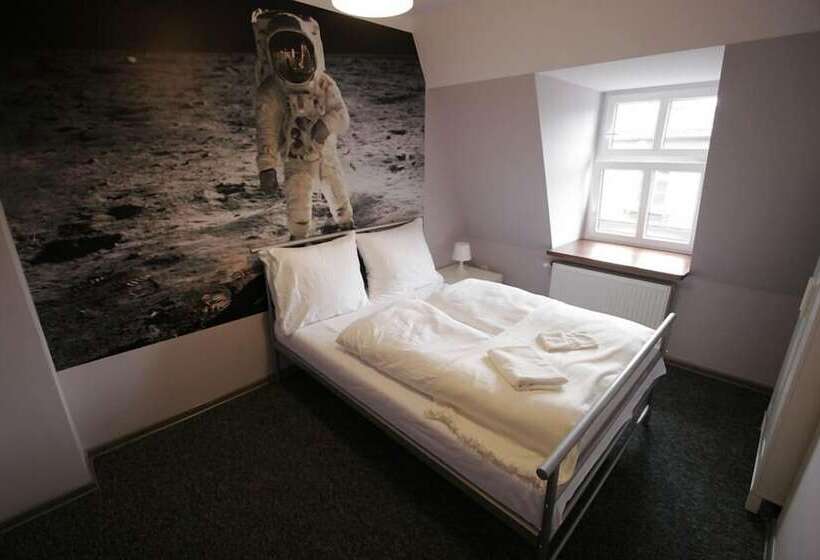 Explorer Hostel & Apartment Stare Miasto Old Town 24h #don T Be A Tourist, Be An Explorer!