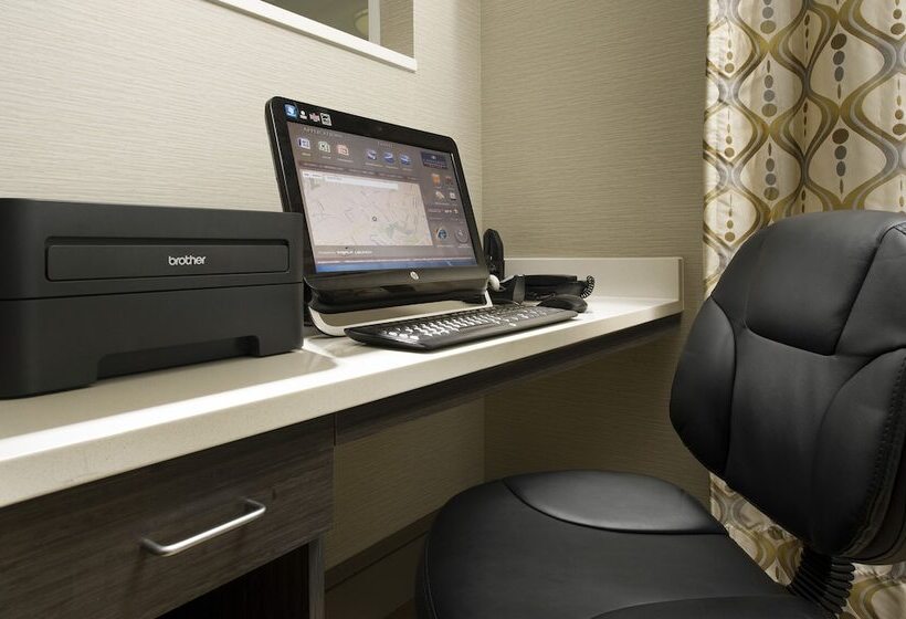 בית מלון כפרי Candlewood Suites Alexandria   Fort Belvoir By Ihg