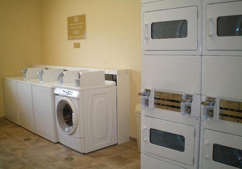 בית מלון כפרי Candlewood Suites Decatur Medical Center, An Ihg