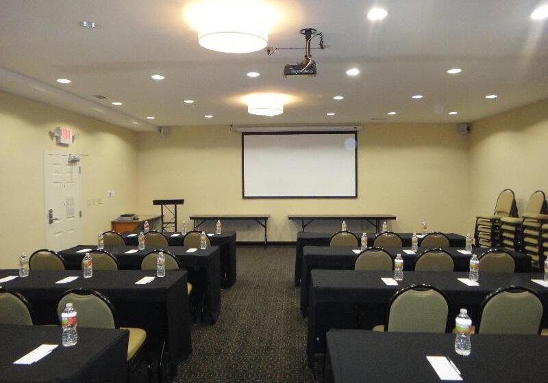 בית מלון כפרי Candlewood Suites Decatur Medical Center, An Ihg