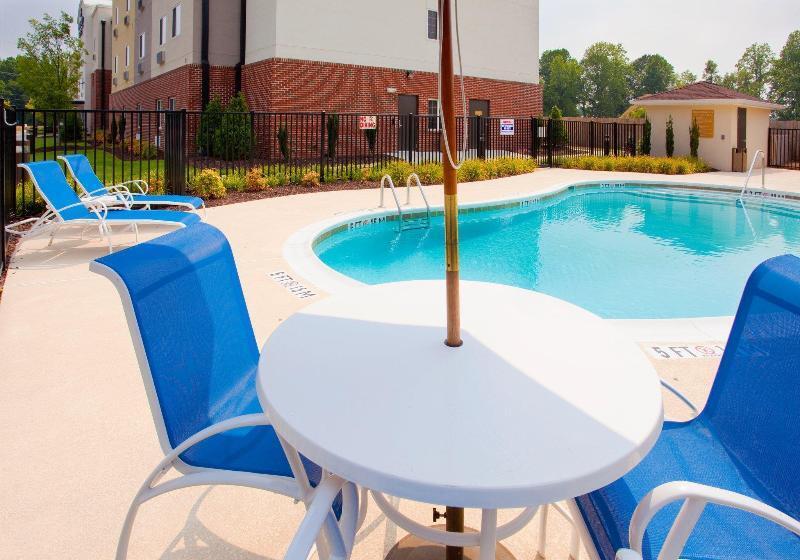 ホテル Candlewood Suites Rocky Mount, An Ihg