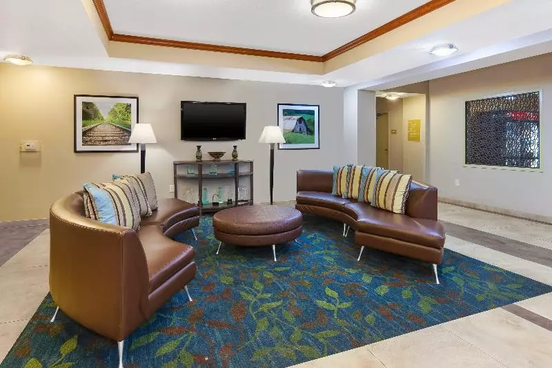 Отель Candlewood Suites Rocky Mount, An Ihg
