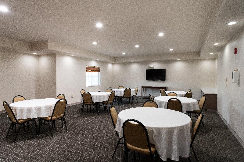 Отель Candlewood Suites Roswell, An Ihg