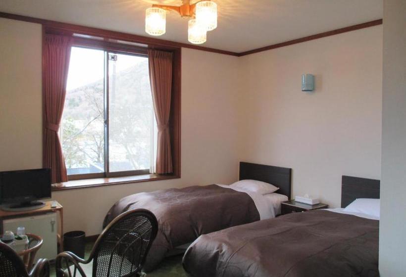 בית מלון כפרי Chuzenji Pension