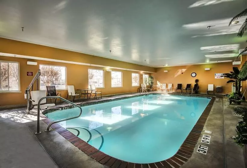 Отель Comfort Inn & Suites Conway