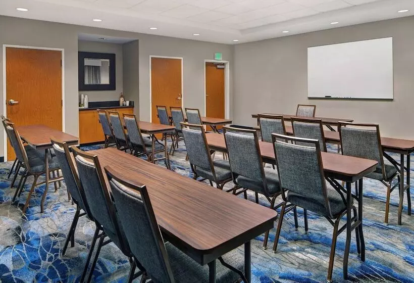 Отель Fairfield Inn And Suites Carlsbad