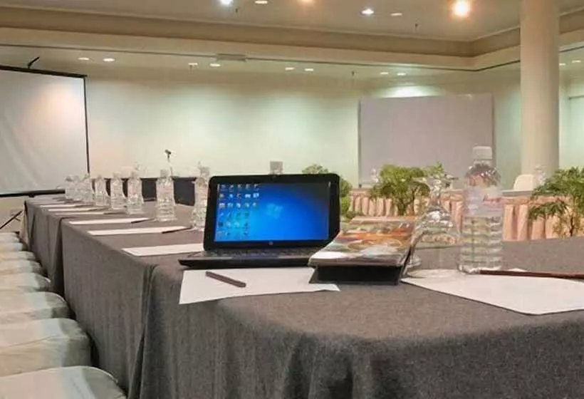 호텔 Grand Dormani Rajah Court