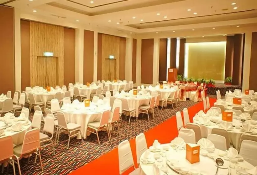 호텔 Grand Dormani Rajah Court