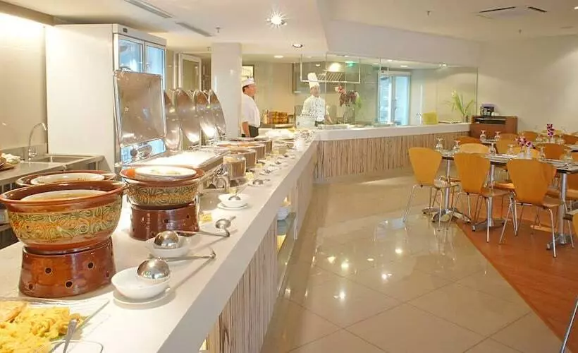 호텔 Grand Dormani Rajah Court